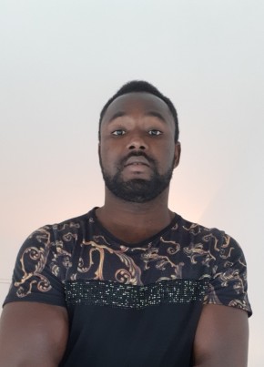 Maiga, 34, République Française, Paris