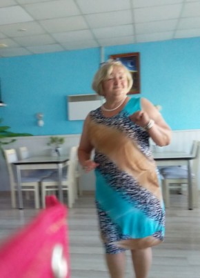 Галина, 67, Россия, Евпатория