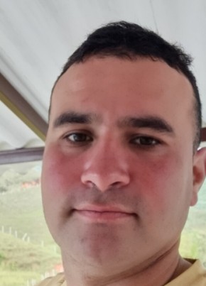 Adrián из Santiago de Cali 33 года