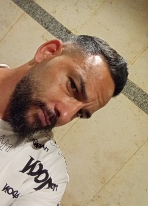 Fmmmm, 41, Lebanon, Beirut