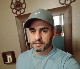 Luisito, 45, San Juan
