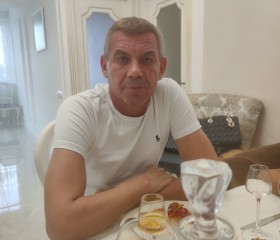 Иван, 56 лет, Paris