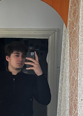 Тихон из Адлера 18 лет
