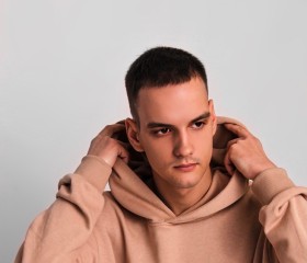 Aleksandr, 26, Kerch