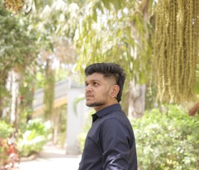 Vanshil, 24, Nairobi