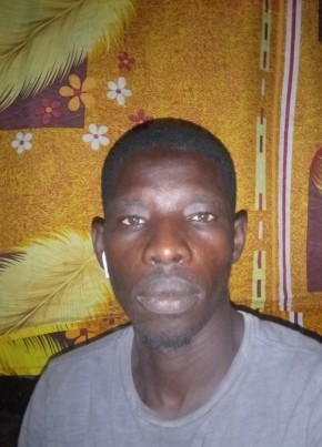 Gueye, 41, République du Sénégal, Grand Dakar