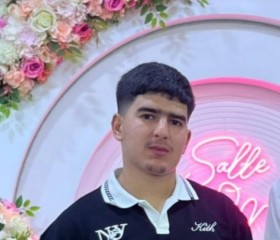 Abou Bakr, 20, Khemis el Khechna