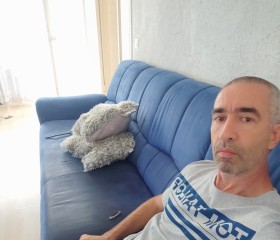 Box, 49, Berlin