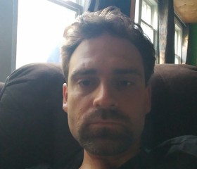 Niko, 34, Pickering