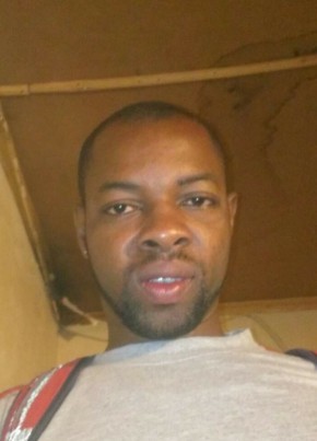 Luxsonne batea, 39, Repiblik d Ayiti, Delmas 73