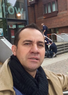 Claudiu, 47, Romania, București