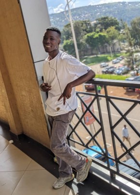 Pilo, 18, Republika y’u Rwanda, Kigali