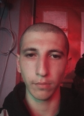 Максим из Paris 20 лет