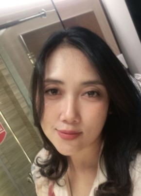 Putri, 43, Indonesia, Makassar