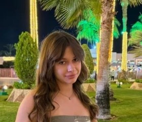 Dina, 28, Stuttgart
