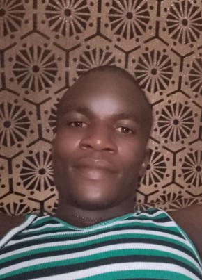 Derrick из Kampala 24 года
