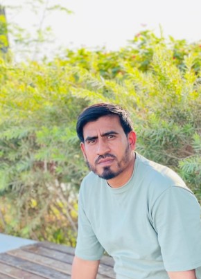 Abbas, 25, Saudi Arabia, Mecca