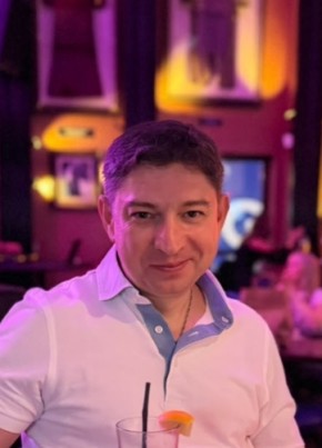Alexey из Sacavém 42 года