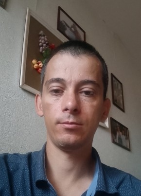 Денис из Губкинския 35 лет