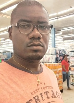 Brown, 26, République Gabonaise, Libreville