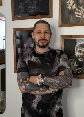 Артур из Елабуги 49 лет