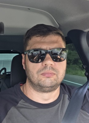 Михаил из Луги 44 года