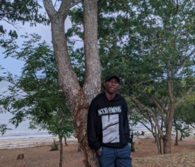 Zizu, 28, Tanga