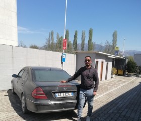 Auto 5, 18, Tirana