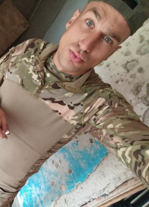 Максим из Авдеевки 23 года