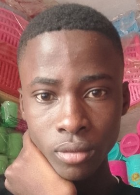 Mathias из Kampala 18 лет