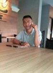 Yans, 33  , Padang