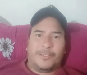 José, 42, Santiago