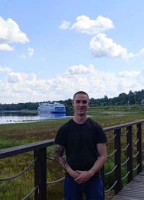 денис из Новороссийска 24 года