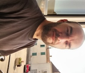 Manu, 47, Dijon