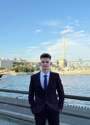 Evgenyi из Артема 18 лет
