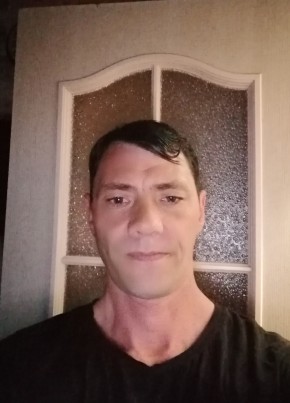 Павел из Артема 43 года