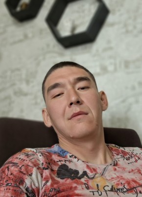 Азат из Астрахани 34 года