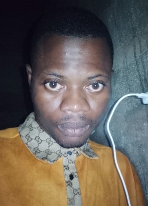 Israël, 28, Benin, Pobe