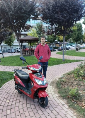 Mustafa из Konya 18 лет