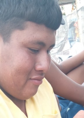 Carlos, 18, República del Ecuador, La Libertad
