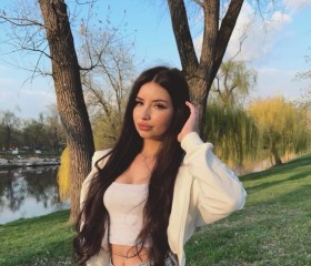 Elena, 23, Calgary