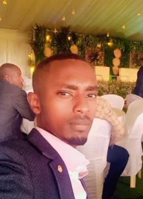 Yannick из Kampala 24 года