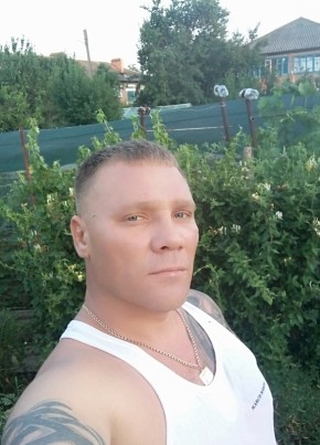 Олег, 46, Россия, Гирей