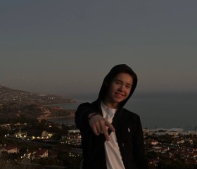 Danylo, 19, Los Angeles