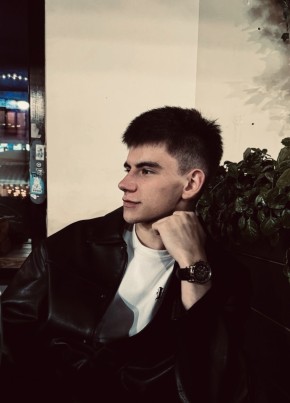 Дмитрий из Москвы 20 лет