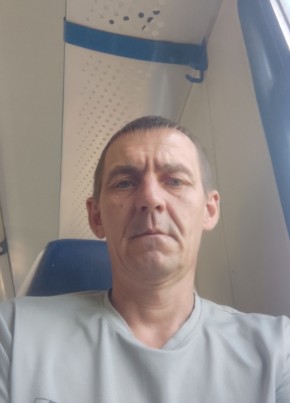 Денис из Партизанска 42 года