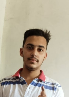 Mhgugh, 18, India, Morādābād