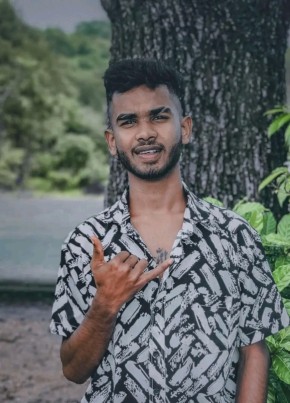 Rush из ෙකාළඹ 22 года