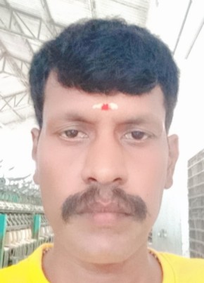 ELANGOVAN, 37, India, Chennai