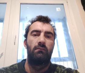 Manucher Mirzoev, 19, Moscow